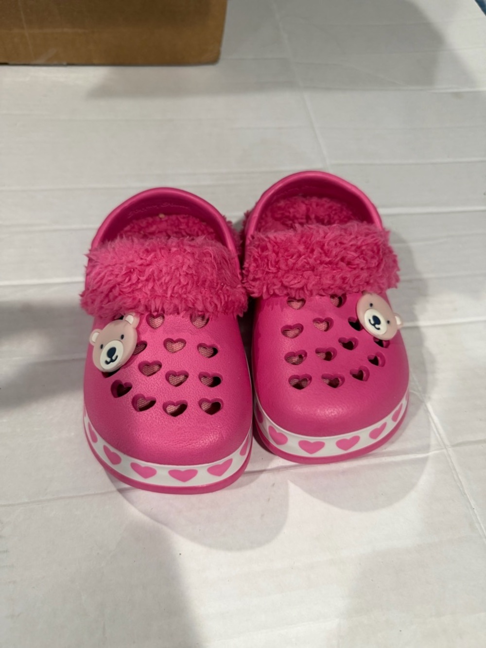 Kids Pink Heart Slip-On Clogs with Fuzzy Lining - Picture 1 of 6